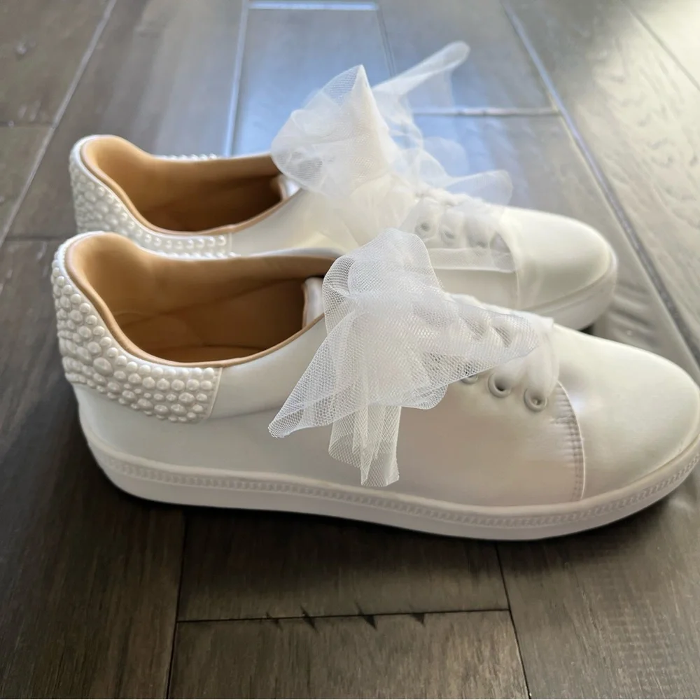Badgley Mischka Bridal Pearl Bow Sneakers White Satin Wedding Shoes Size 8